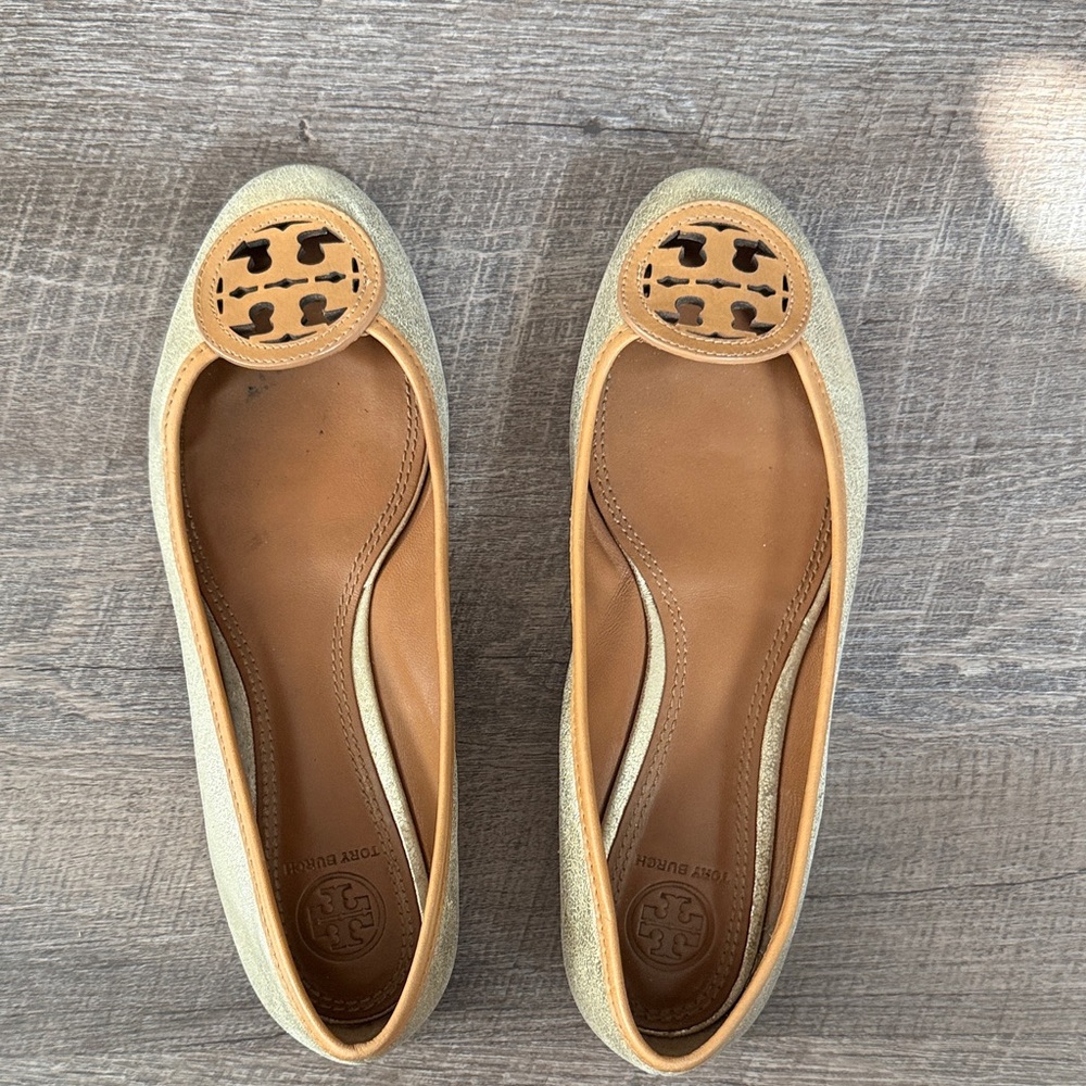Tory Burch Size 8 / Tan Leather and Gold Ballet Flats with Logo Medallion